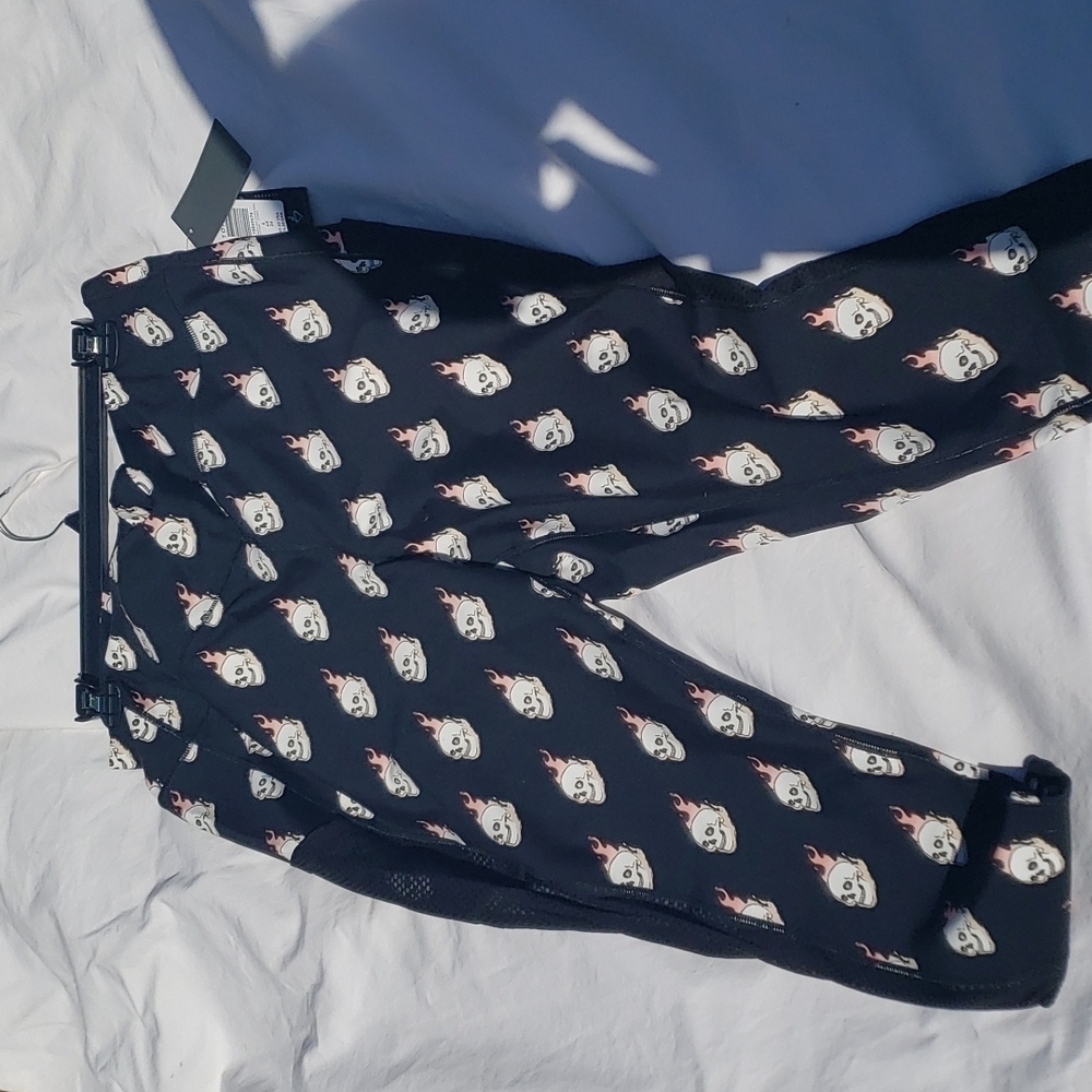 Torrid active leggings with flaming skulls NWT size 4X